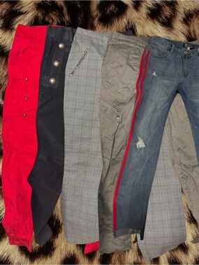 (Sizes M/L/SIZE 11’s) 5 Pairs of Y2K STYLE JEANS/PANTS